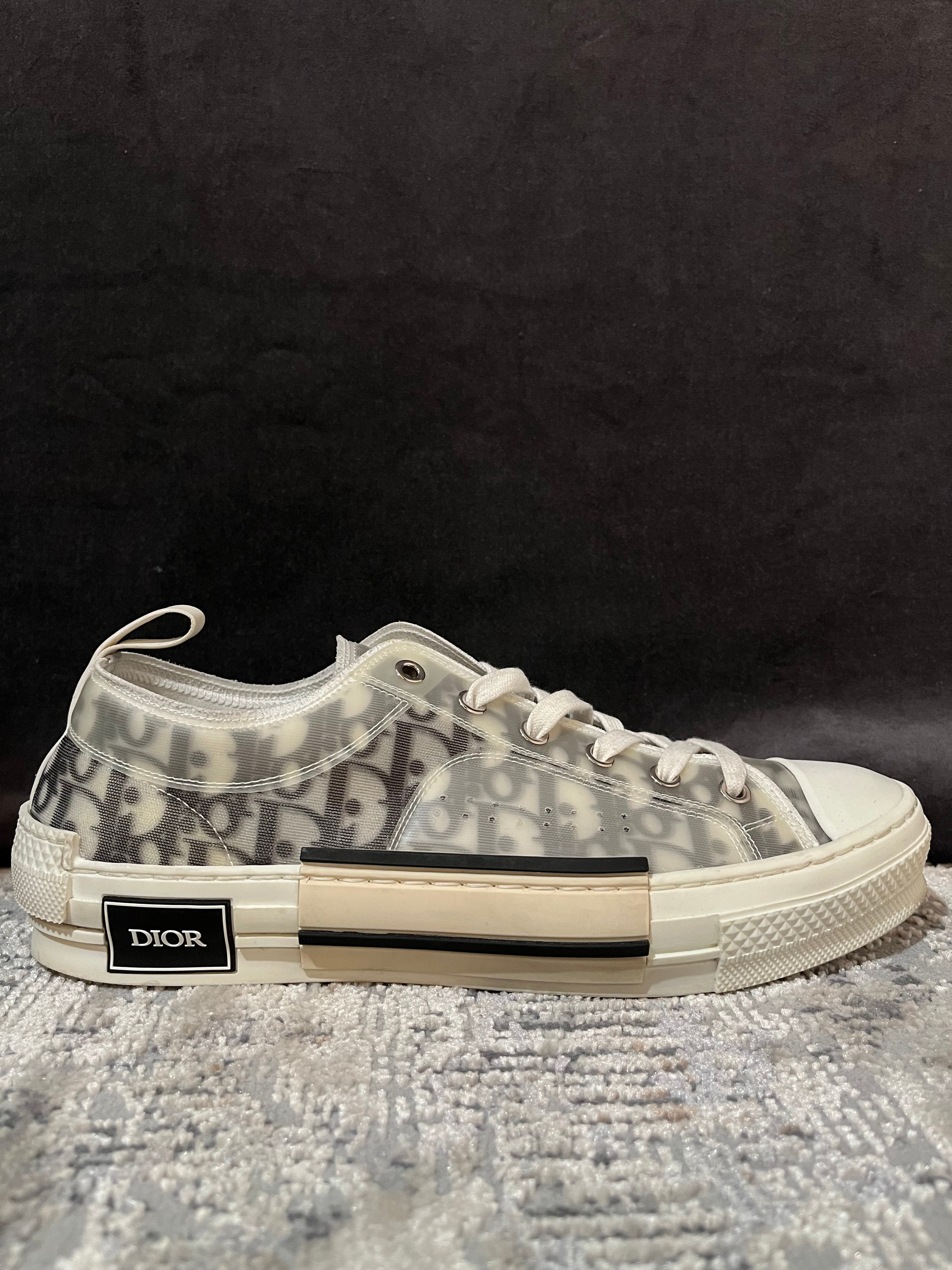 B23 monogram varmgrå canvas skor - Storlek 42 (rek. 10,200 kr)
